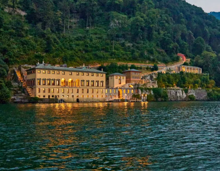 villa pliniana boat tour